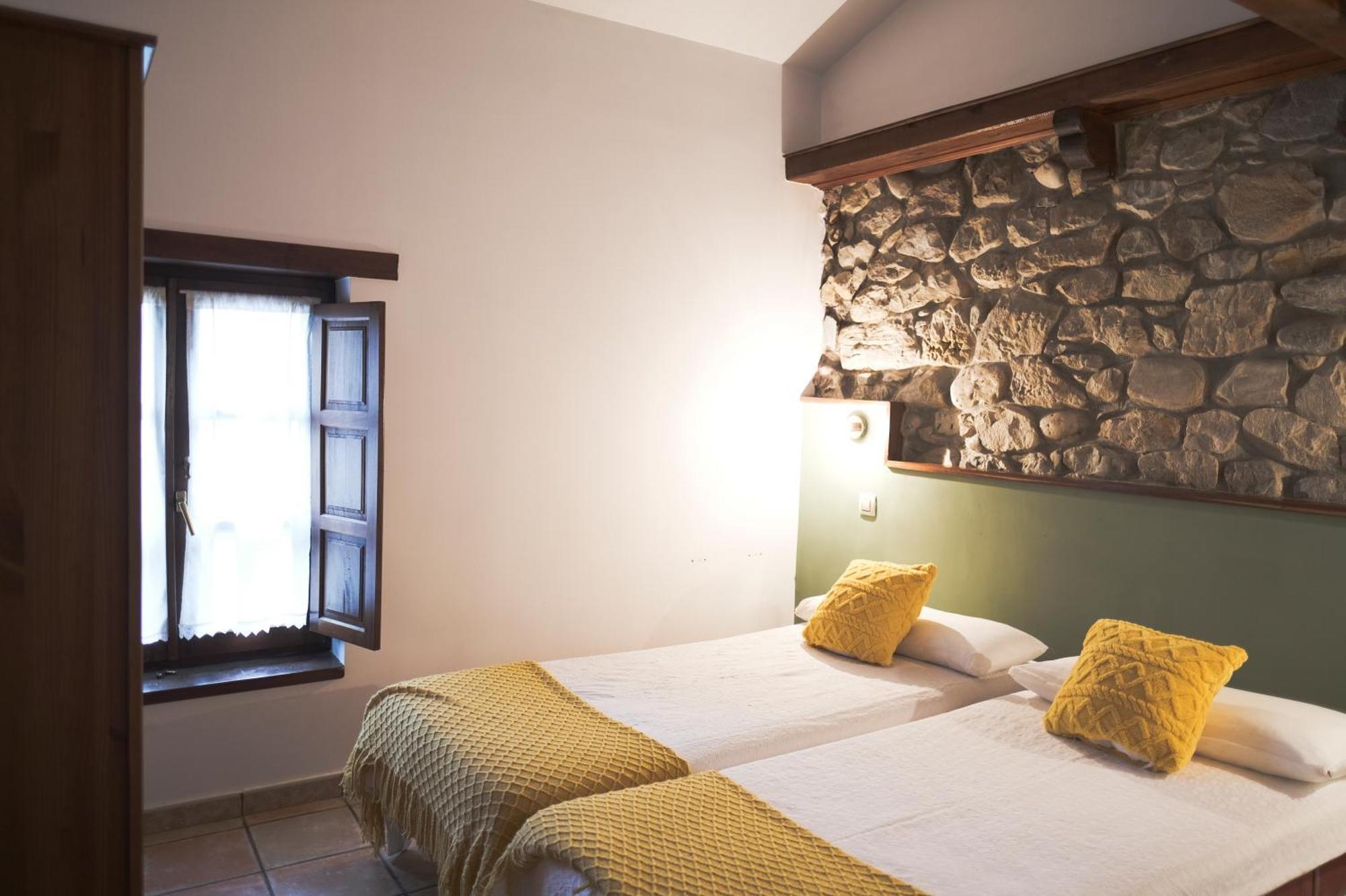 Posada La Estela De Barros Corrales De Buelna Extérieur photo