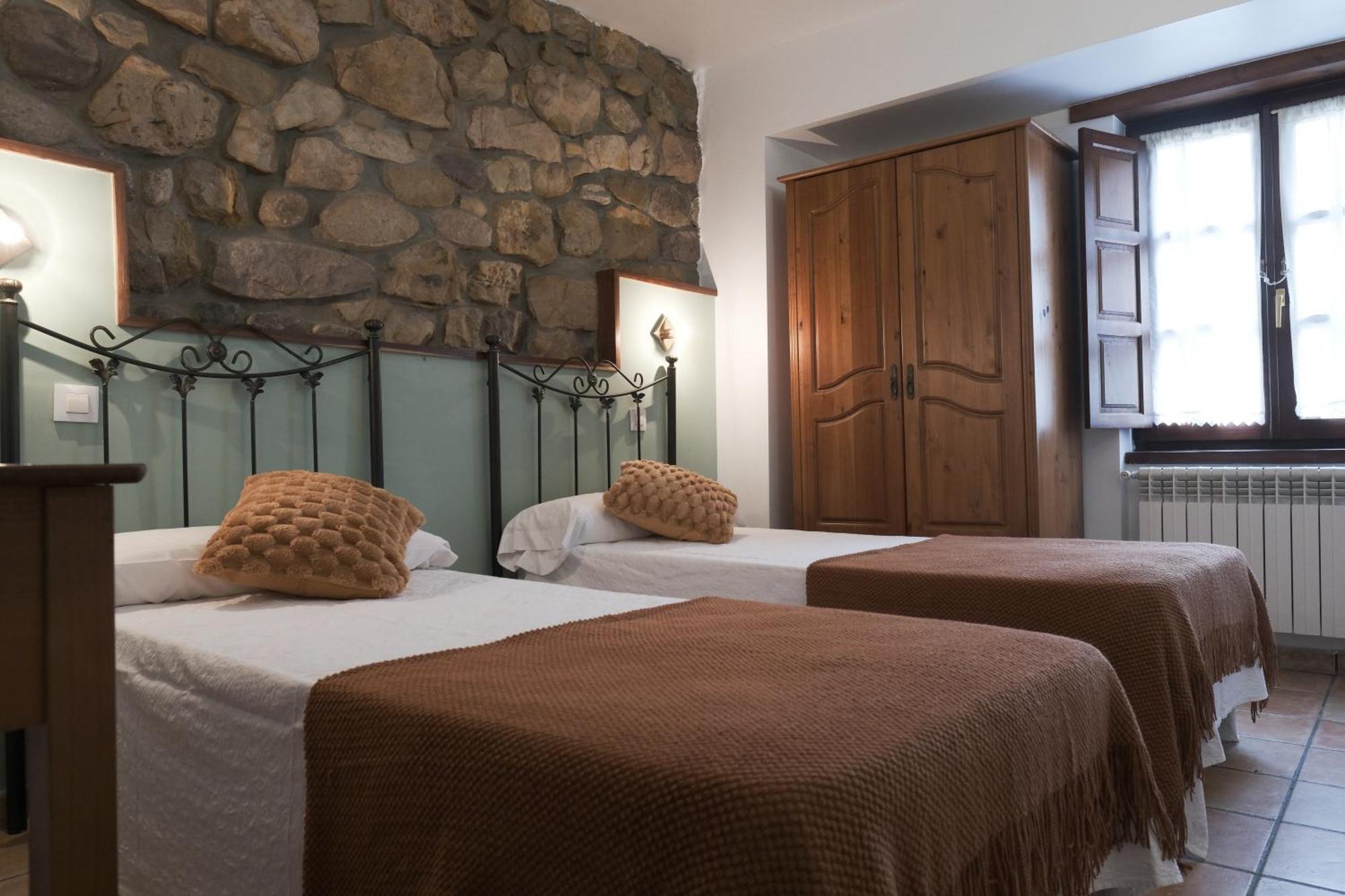 Posada La Estela De Barros Corrales De Buelna Extérieur photo