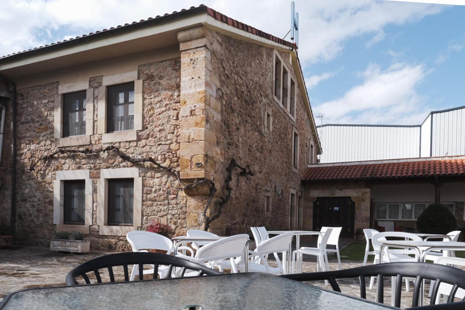 Posada La Estela De Barros Corrales De Buelna Extérieur photo