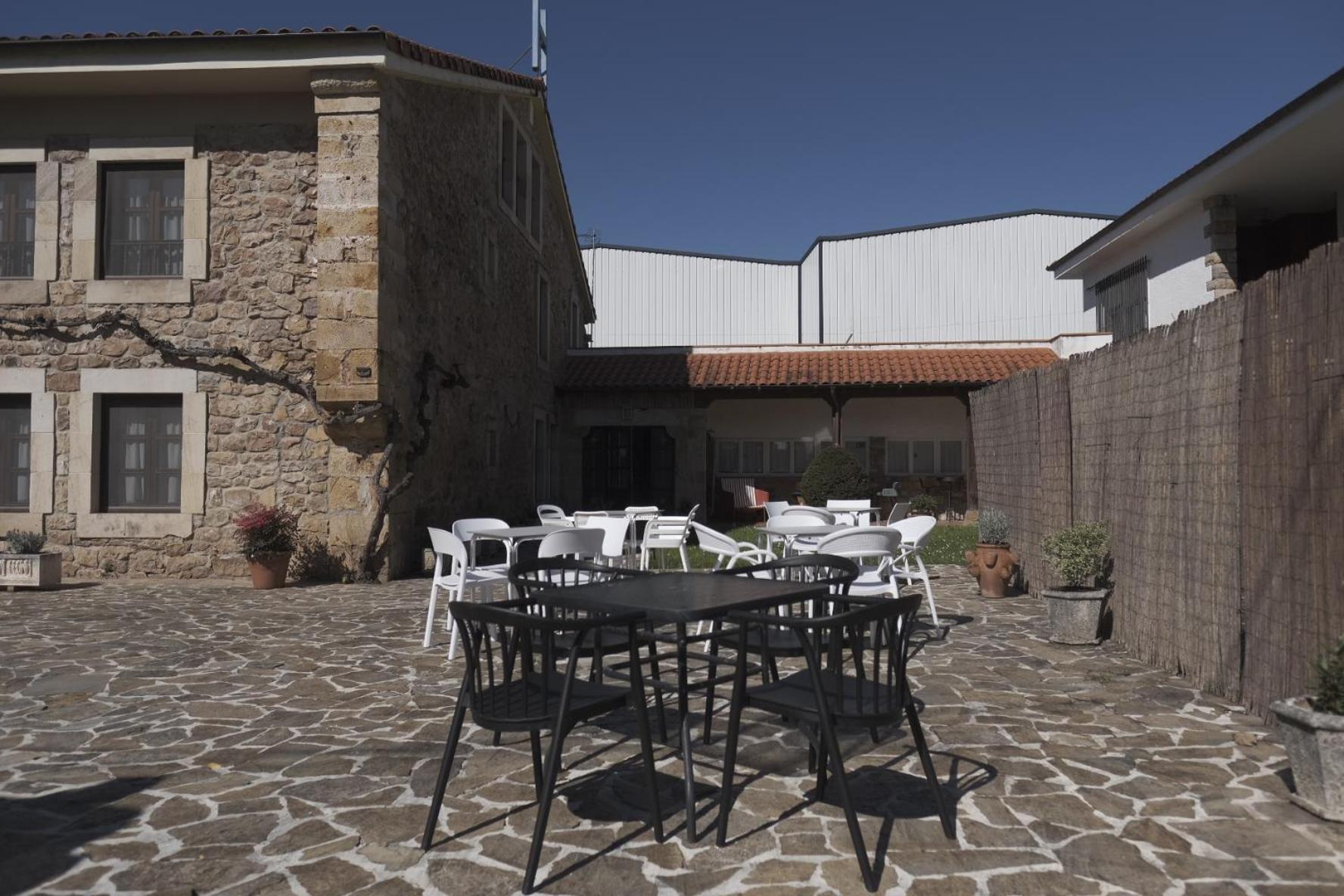 Posada La Estela De Barros Corrales De Buelna Extérieur photo
